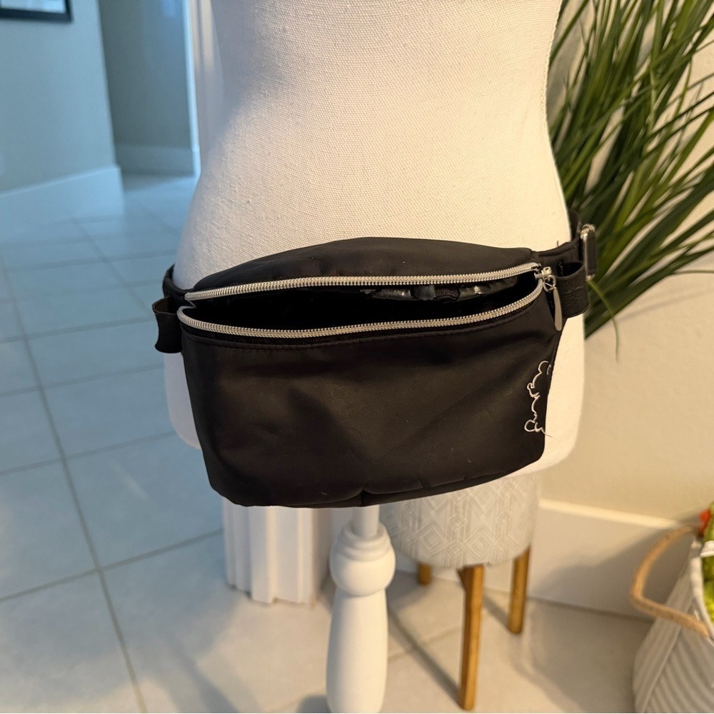 Disney Parks WDW Mickey Black Full Body White-silhouette Fannie Camera Bag VTG - Picture 2 of 16
